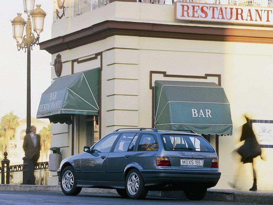  BMW 328i Touring 1995 года  (фото 2 из 2)
